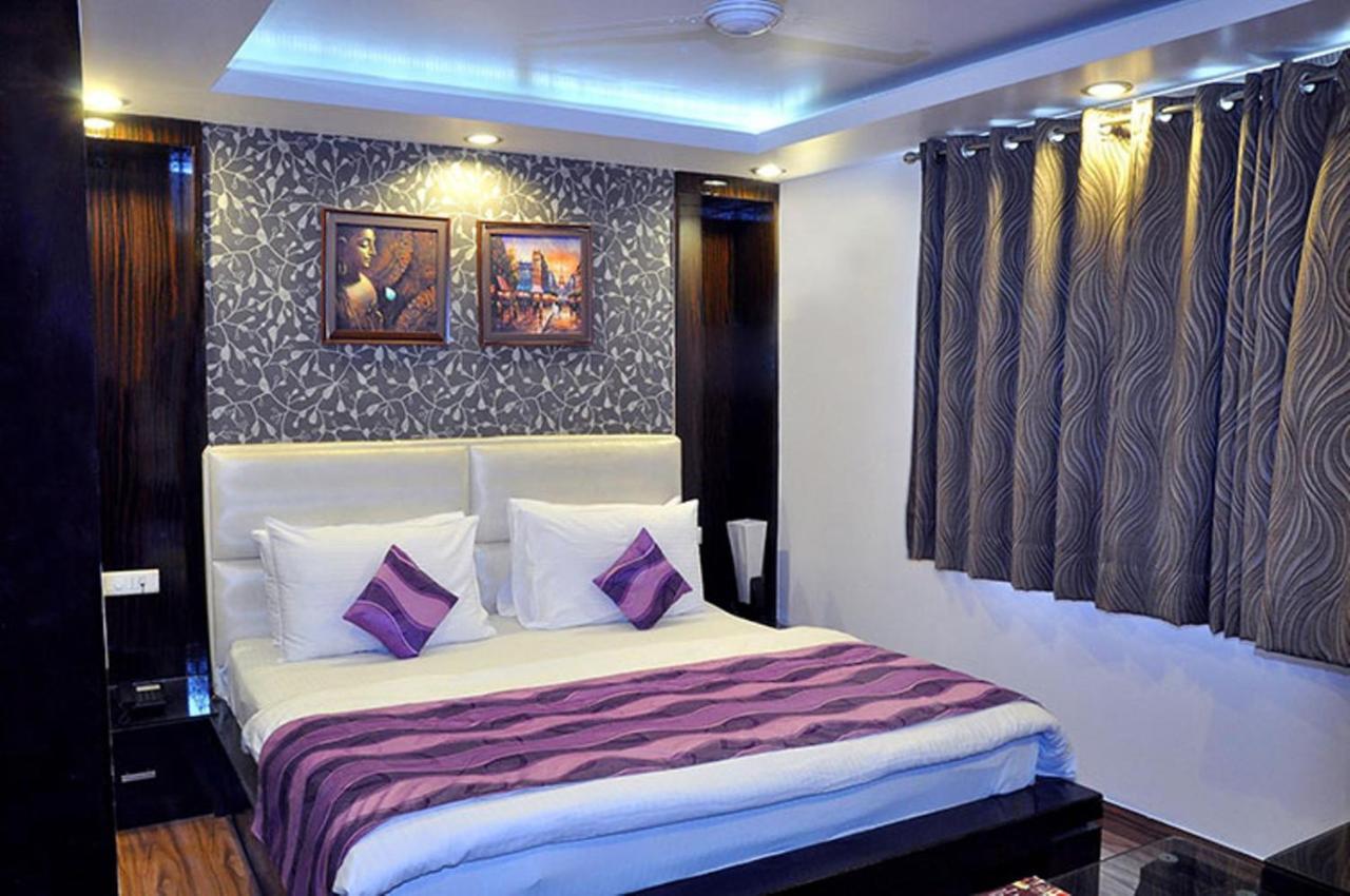 Hotel Elegance Nuova Delhi Esterno foto