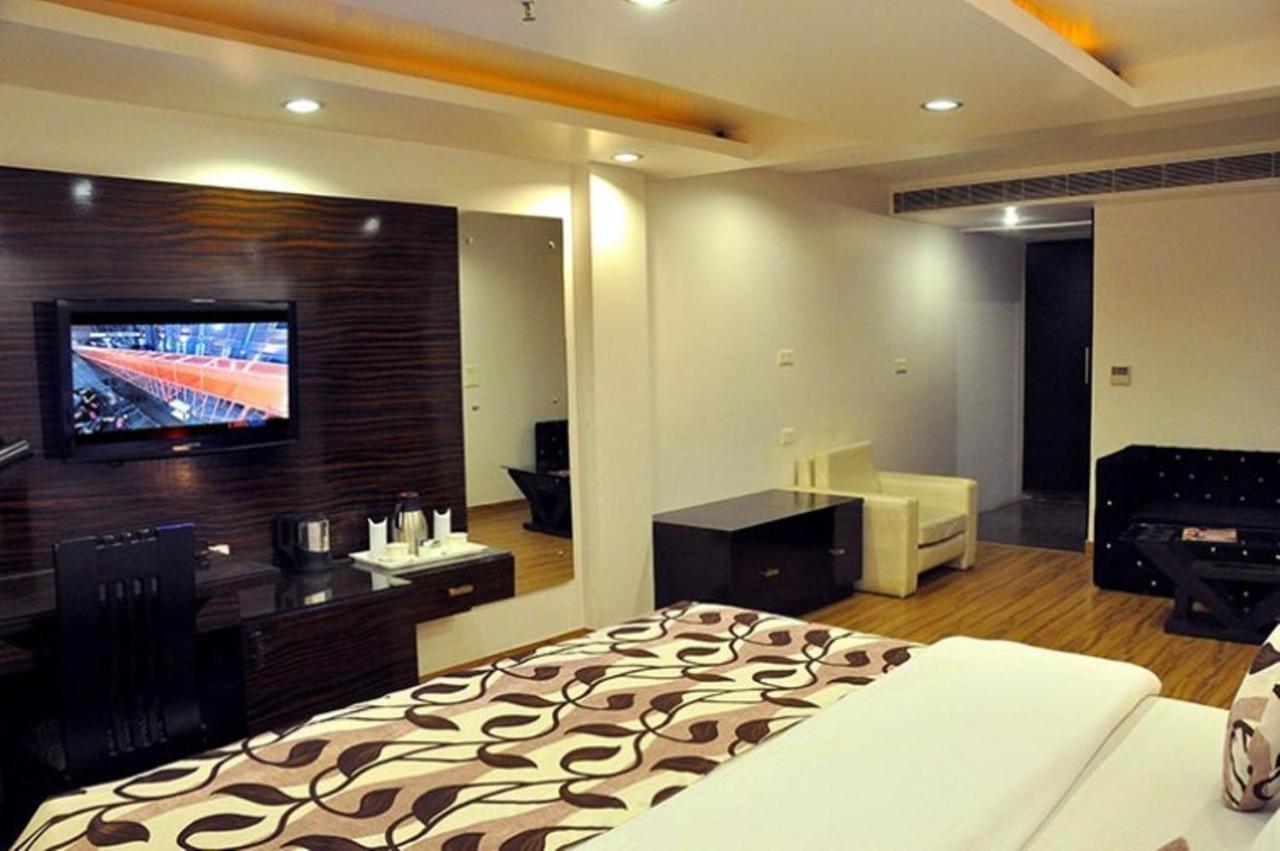 Hotel Elegance Nuova Delhi Esterno foto