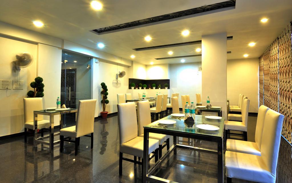 Hotel Elegance Nuova Delhi Esterno foto
