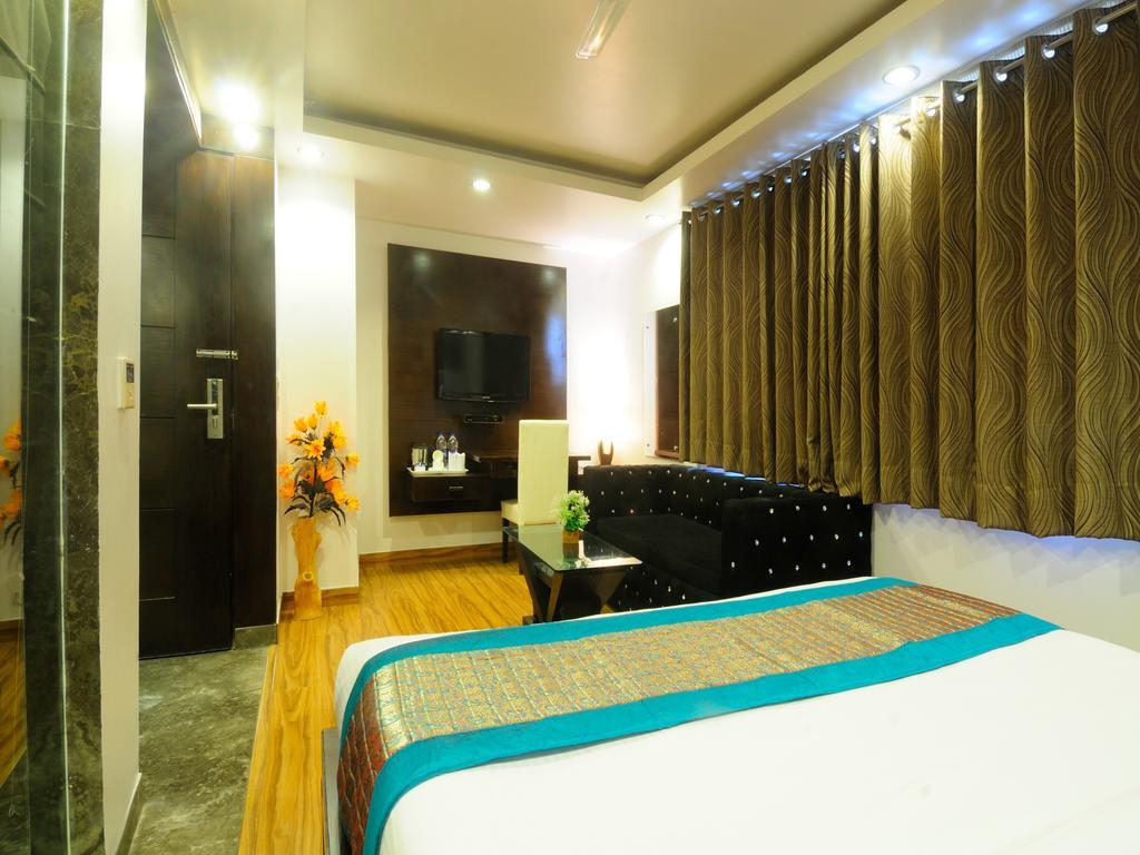 Hotel Elegance Nuova Delhi Esterno foto