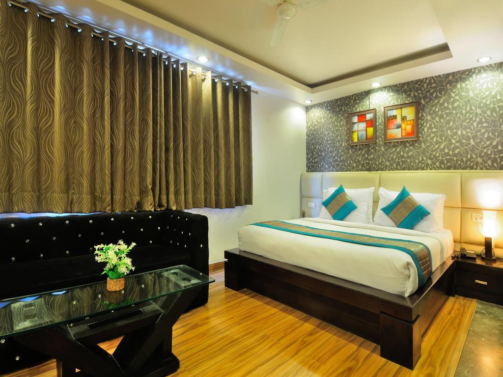 Hotel Elegance Nuova Delhi Esterno foto