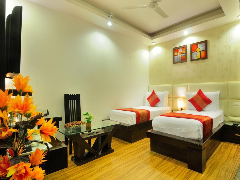 Hotel Elegance Nuova Delhi Esterno foto