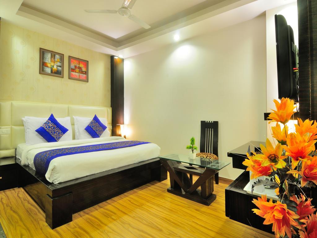 Hotel Elegance Nuova Delhi Esterno foto