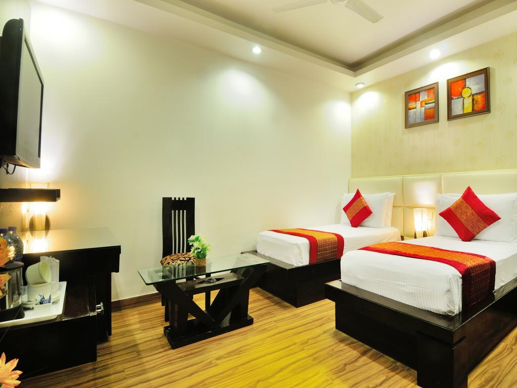 Hotel Elegance Nuova Delhi Esterno foto