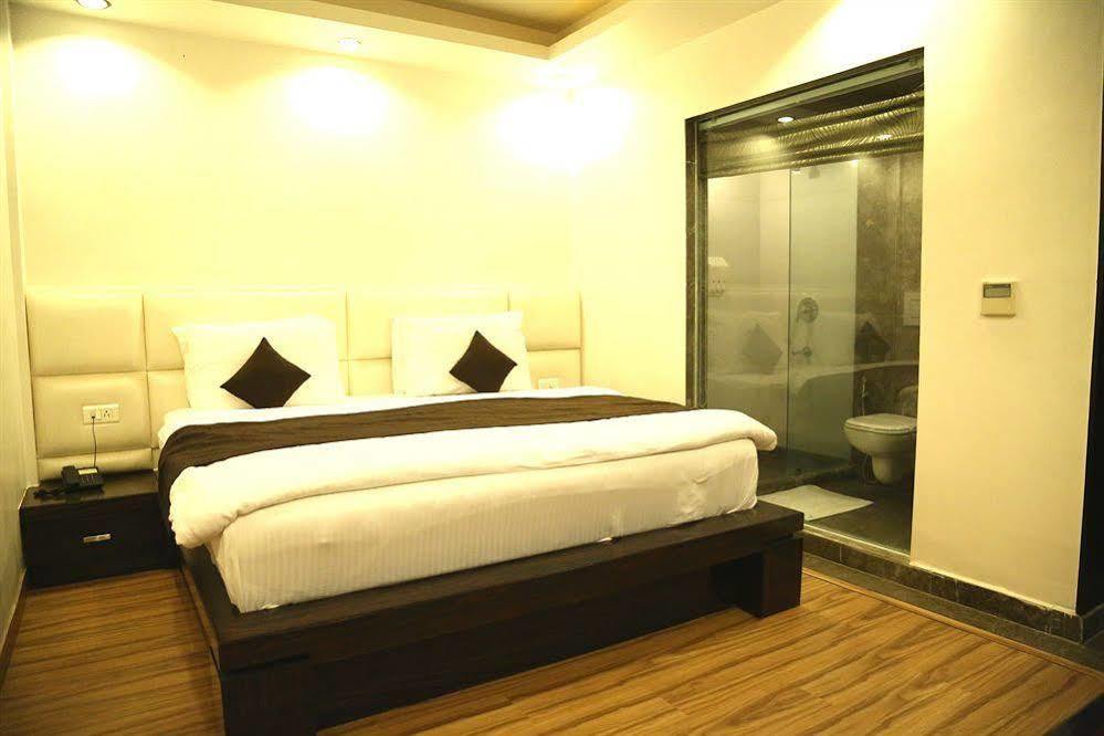 Hotel Elegance Nuova Delhi Esterno foto